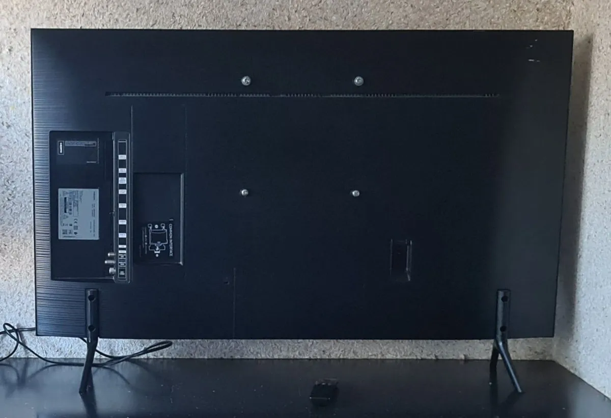 Samsung 43" QLED 4K Smart TV – Like New Condition - Image 2