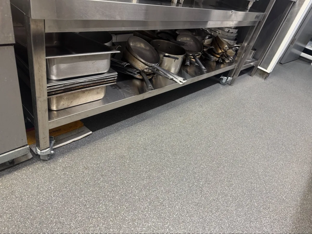 Commercial Stainless table with castors - Image 2