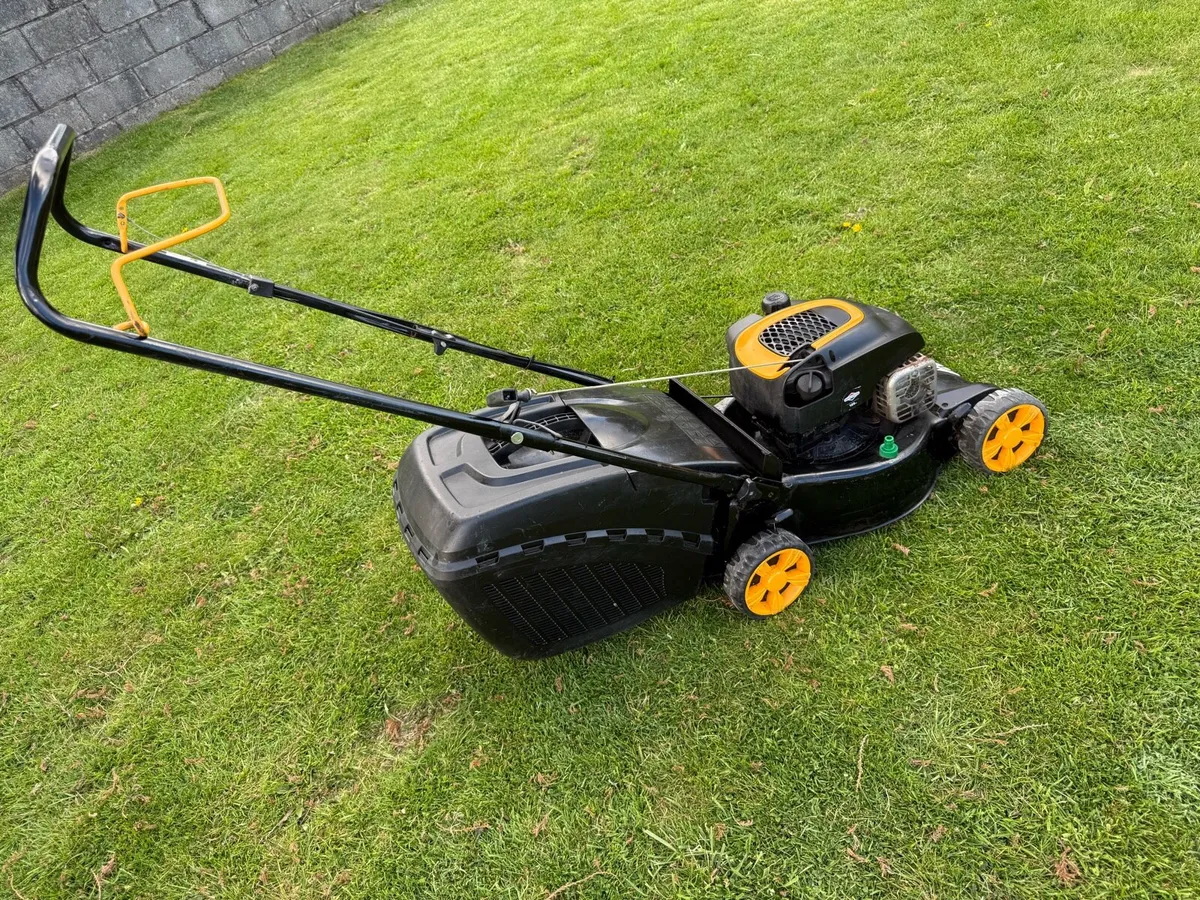 McCulloch petrol lawn mower 125cc - Image 1