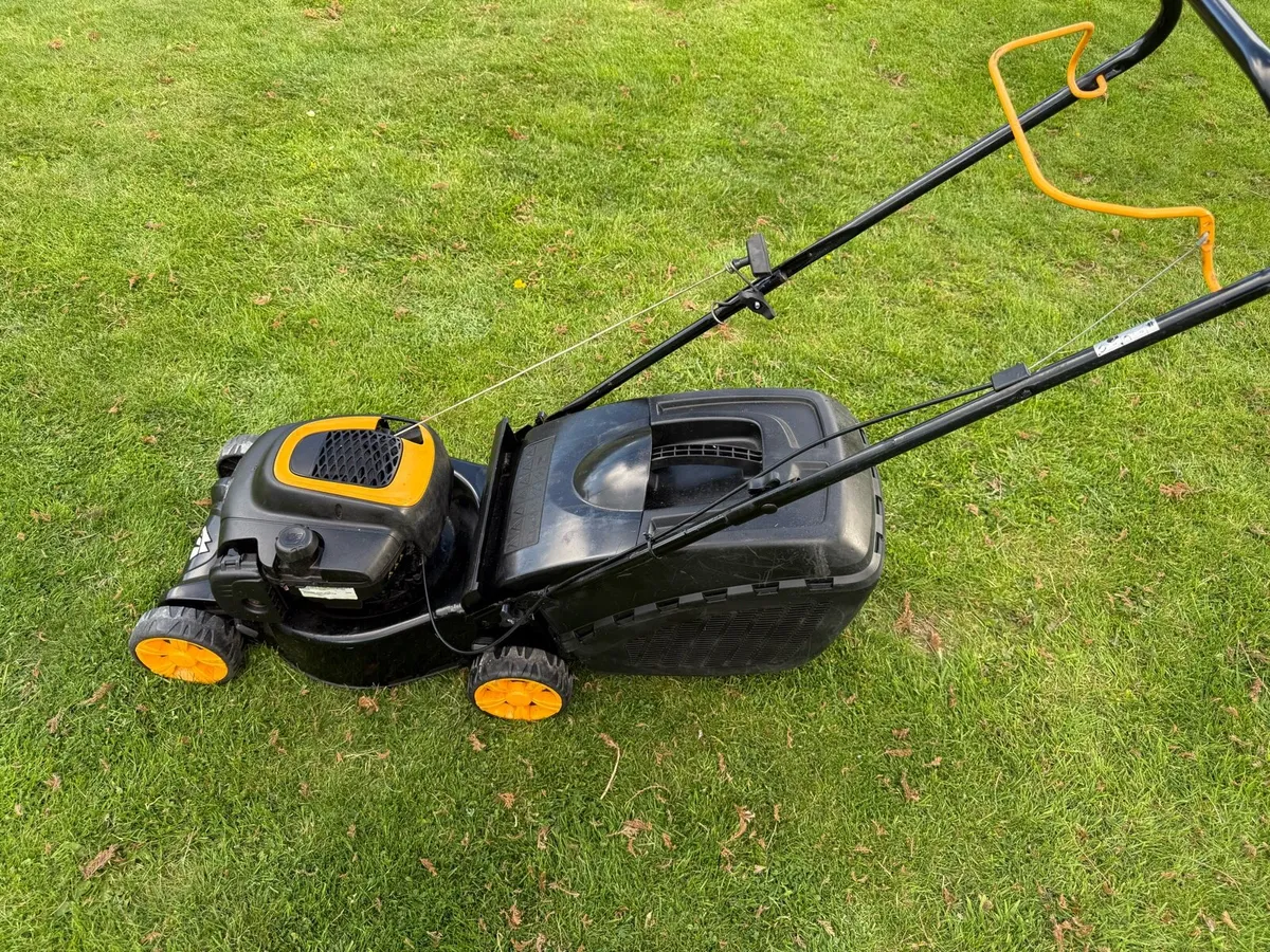 McCulloch petrol lawn mower 125cc - Image 3