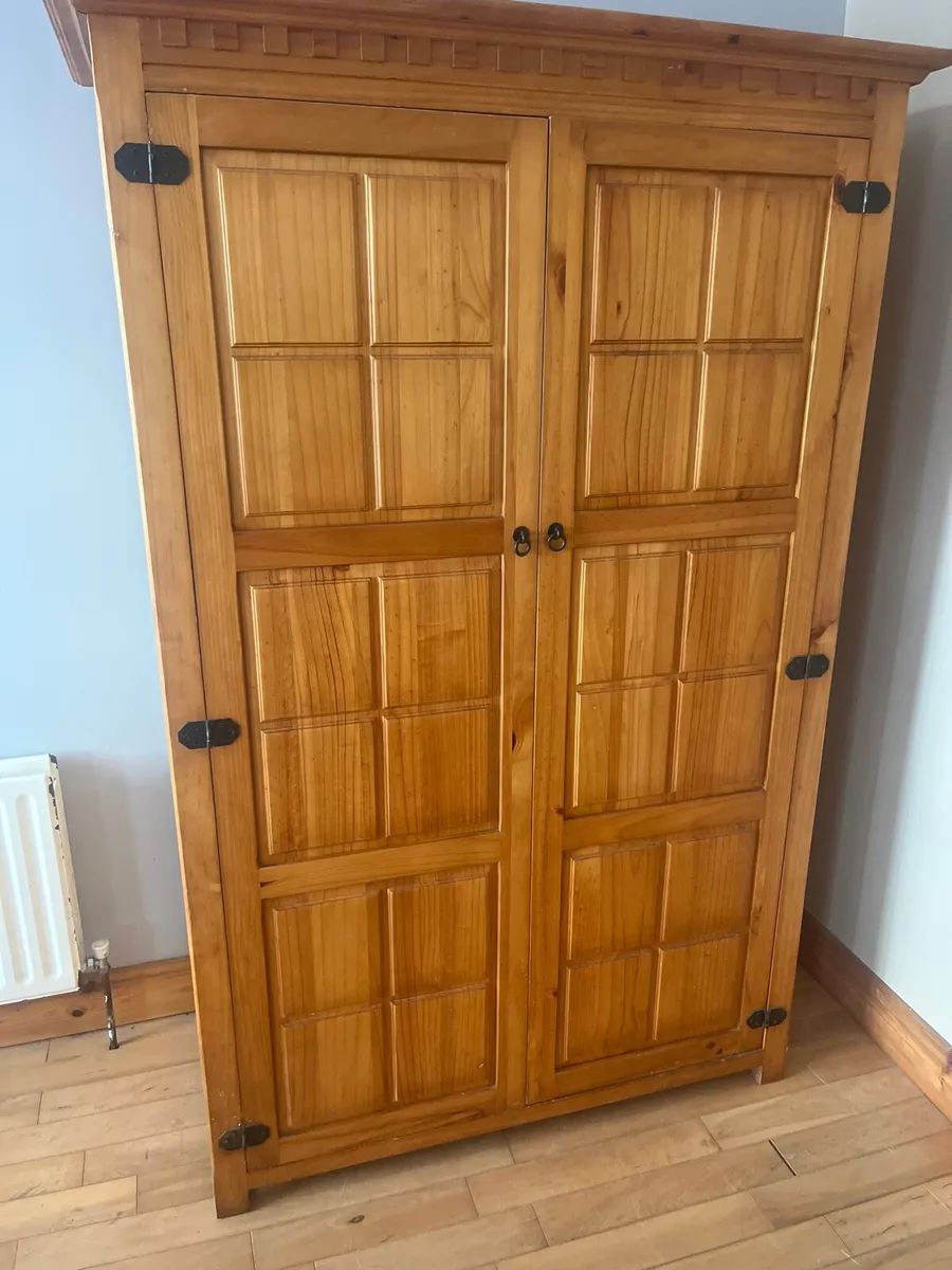 Complete solid pine bedroom furniture - Image 4