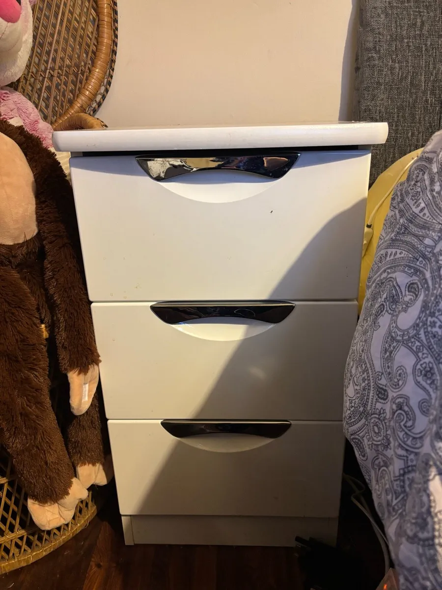 Desk and bedside locker - Image 4