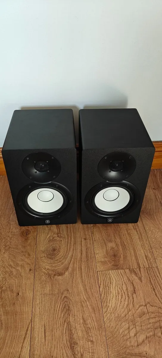 Yamaha HS7 studio monitors - Image 1