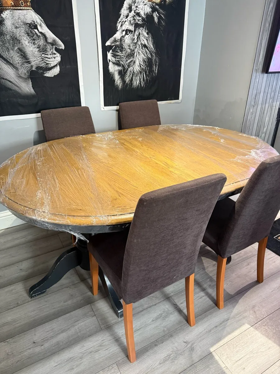 Table and chairs - Image 3