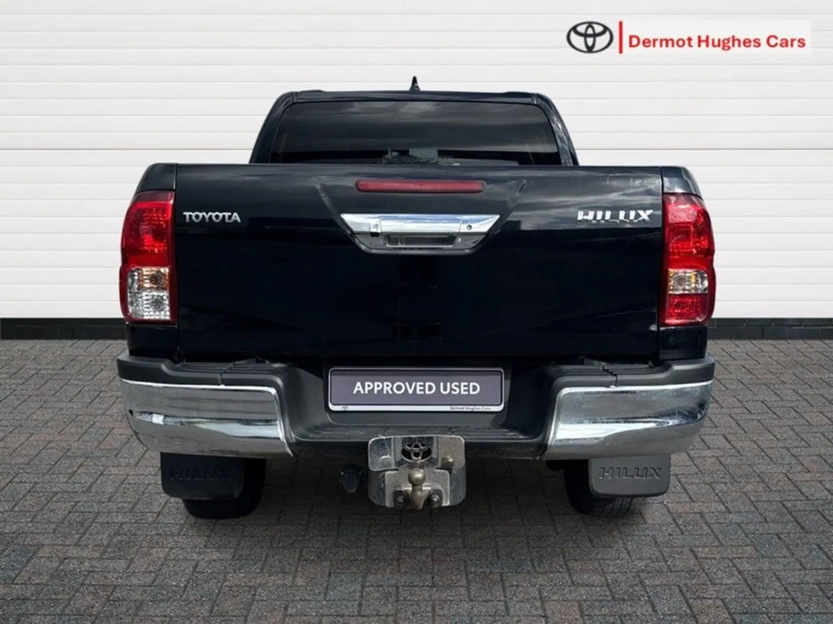 Toyota Hilux 2.8 SR5 D/CAB AUTO - Image 4