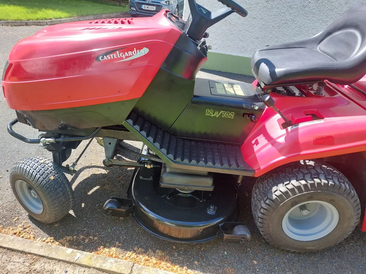Castelgarden Ride on Mower - Image 2