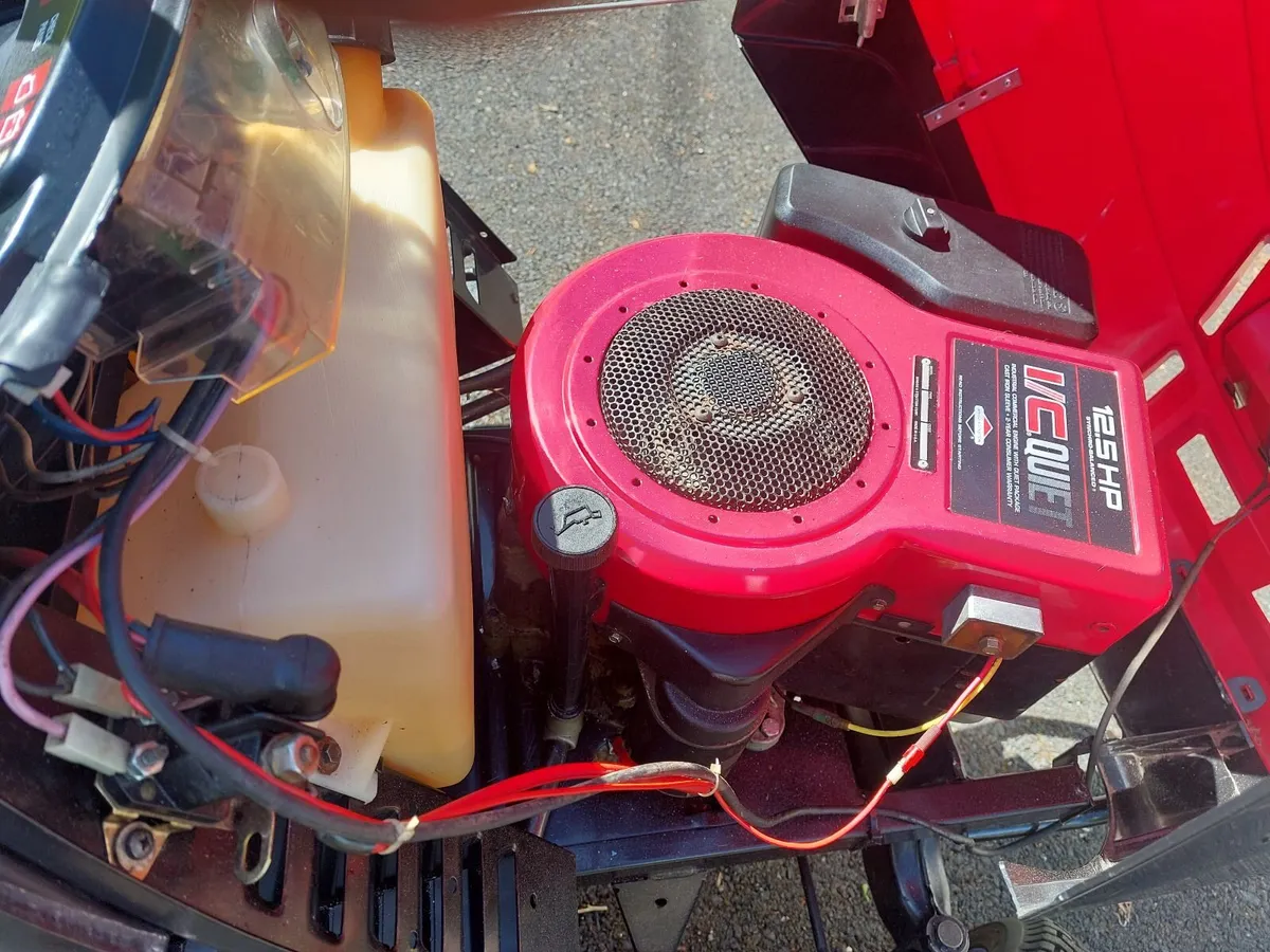 Castelgarden Ride on Mower - Image 3