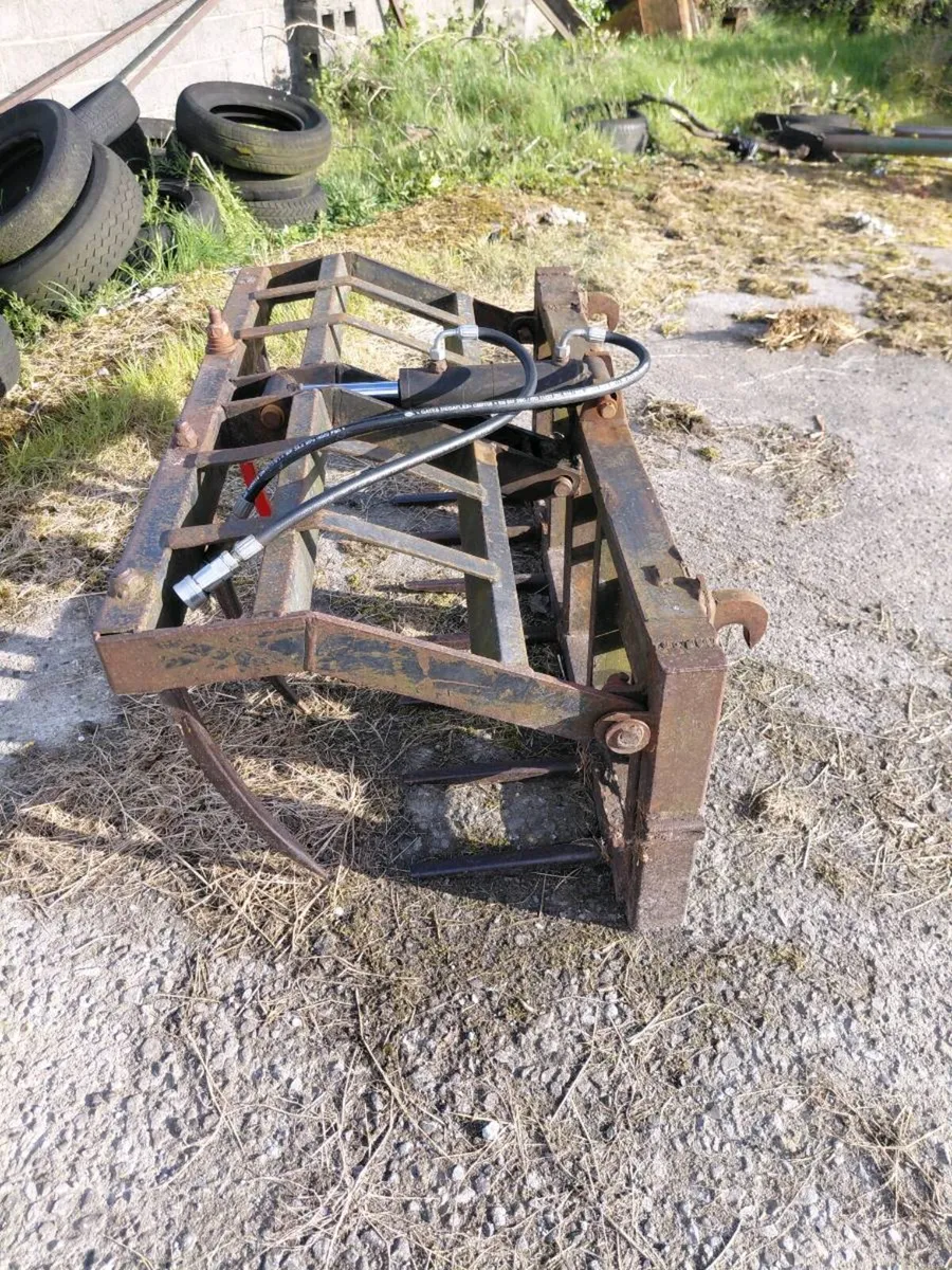 Silage/dung tined grab cashel bale carrier/handler - Image 1