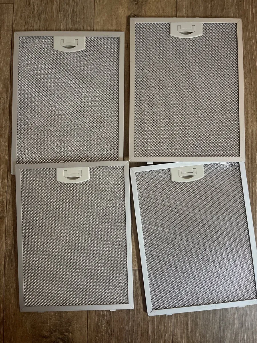 4 aluminum mesh filters for a cooker extractor fan - Image 1