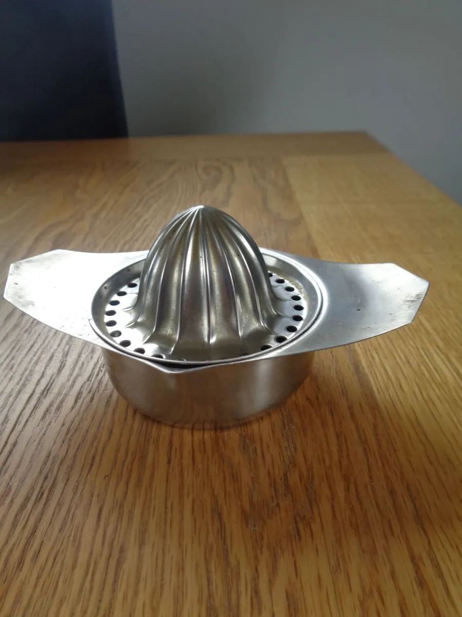 Stainless Steel Citrus Juice Squeezer for Sale - Image 4