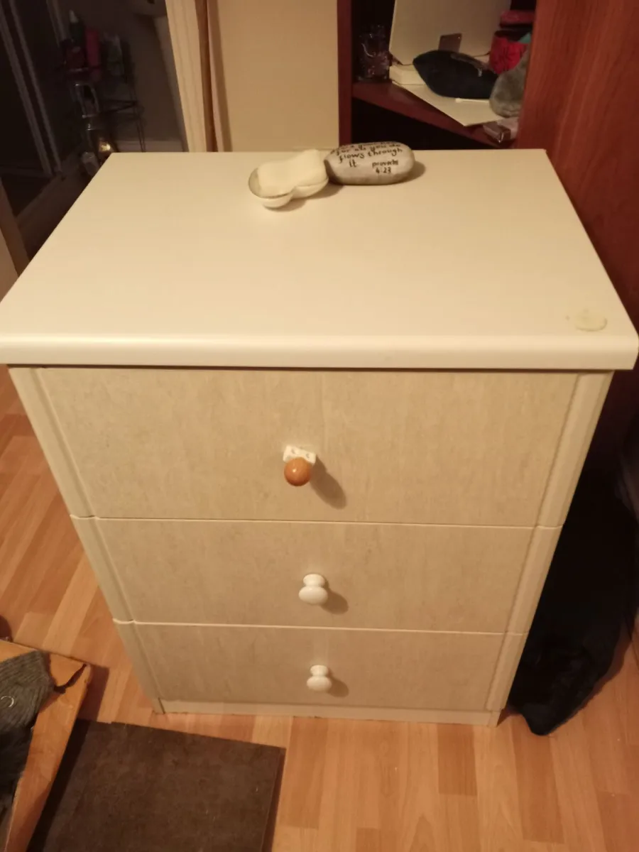bedroom furniture - Image 3