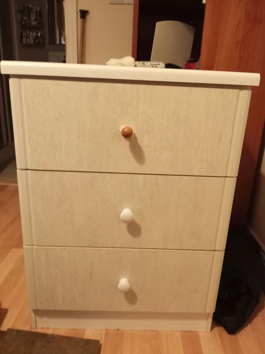 bedroom furniture - Image 4
