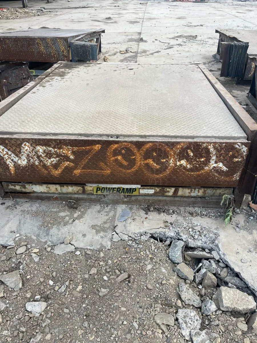 Loading dock ( loading ramp ) - Image 2
