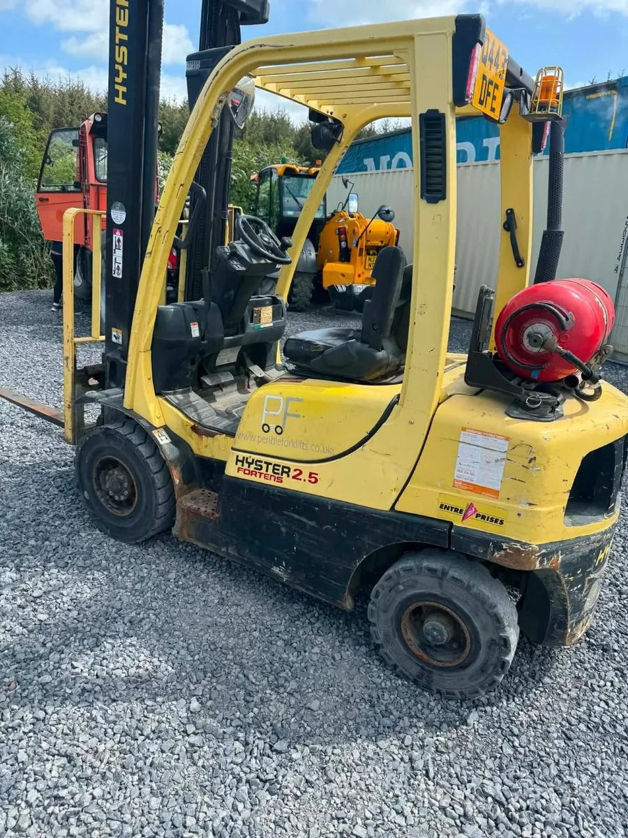 Hyster H2.5FT 2.5 tonne gas powered fork lift truc - Image 2