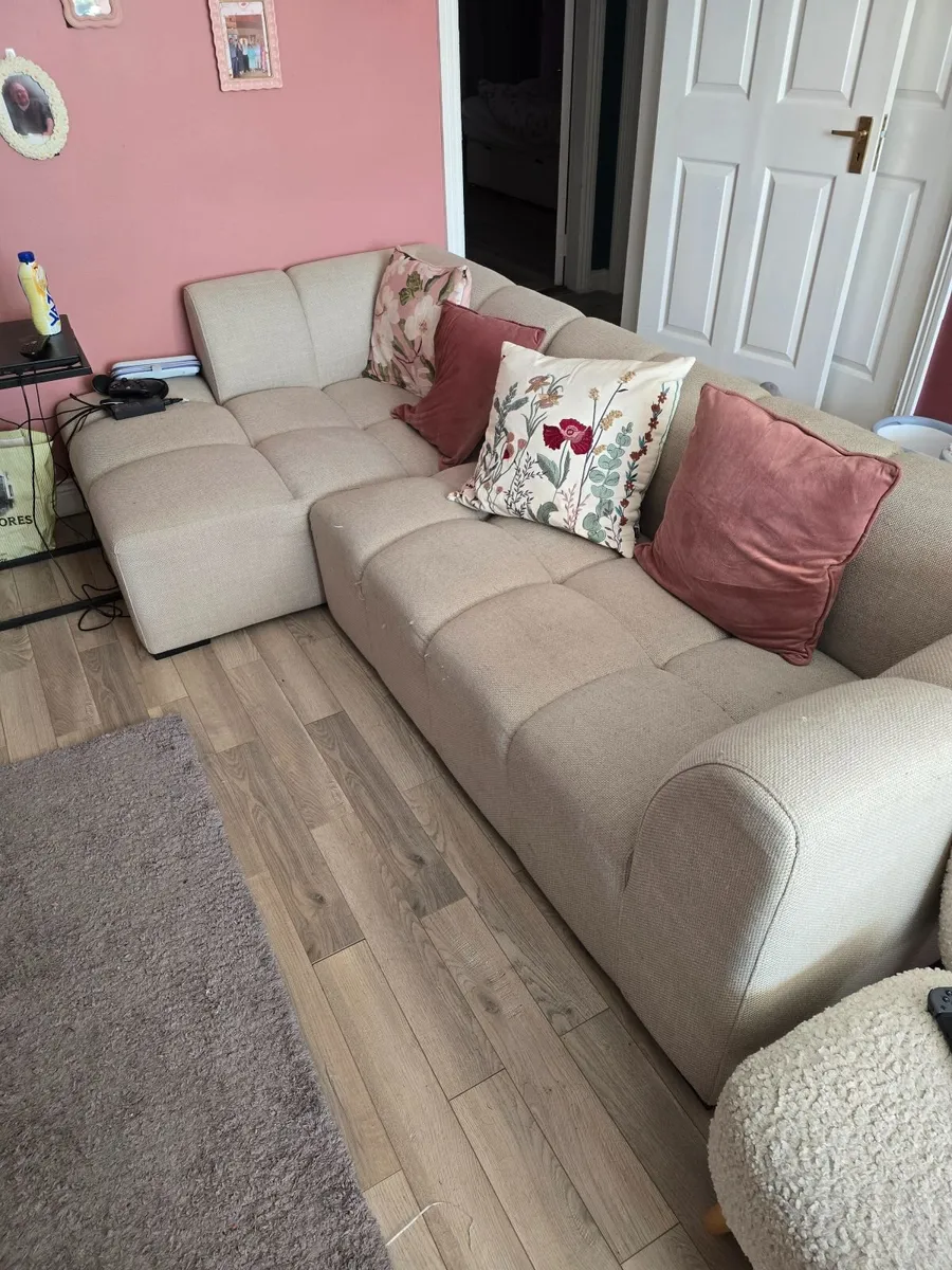 Allese Sofa - Image 1