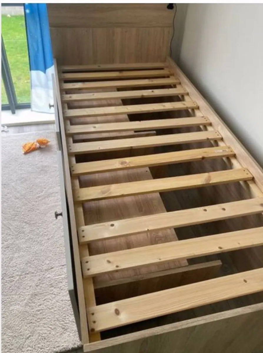 Single bed with storage mattres included - Image 3