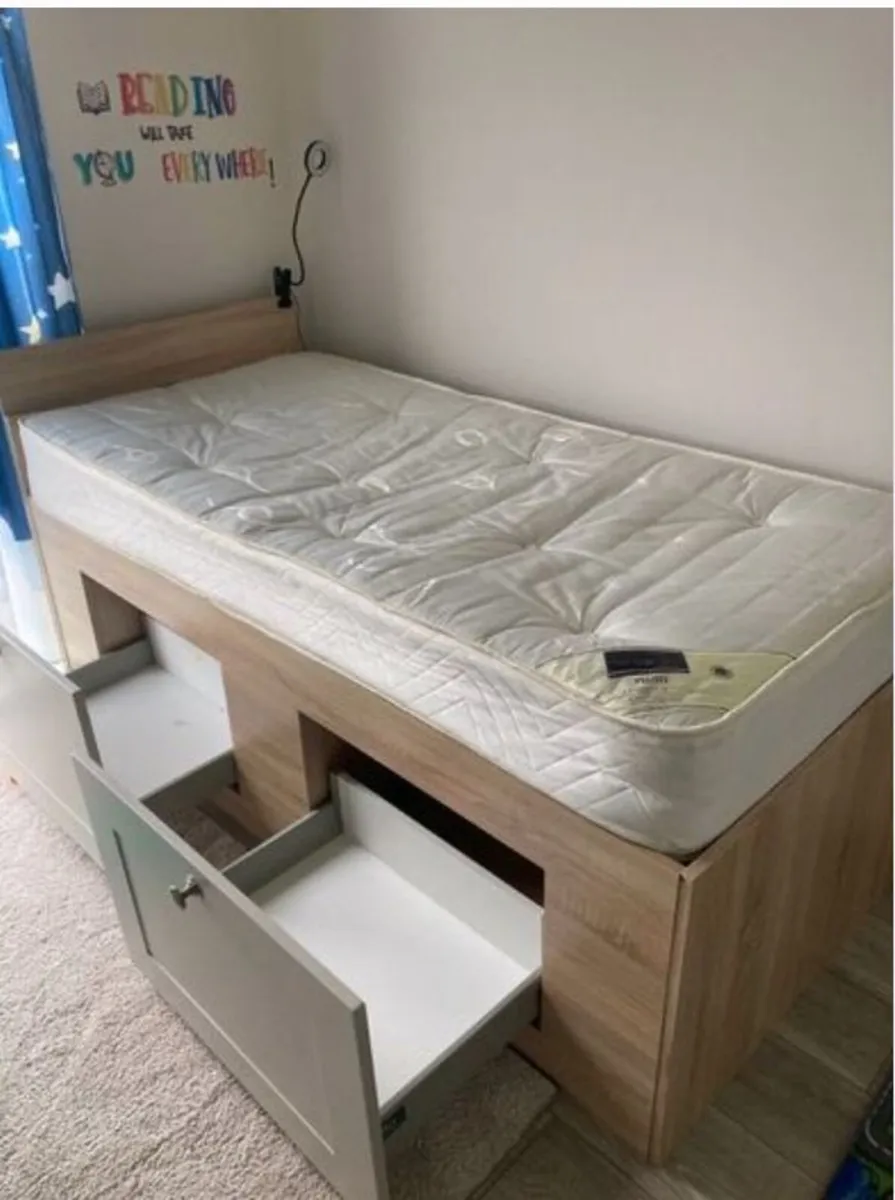 Single bed with storage mattres included - Image 4