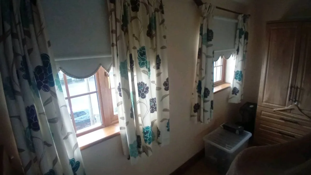 Curtains 2 sets - Image 3
