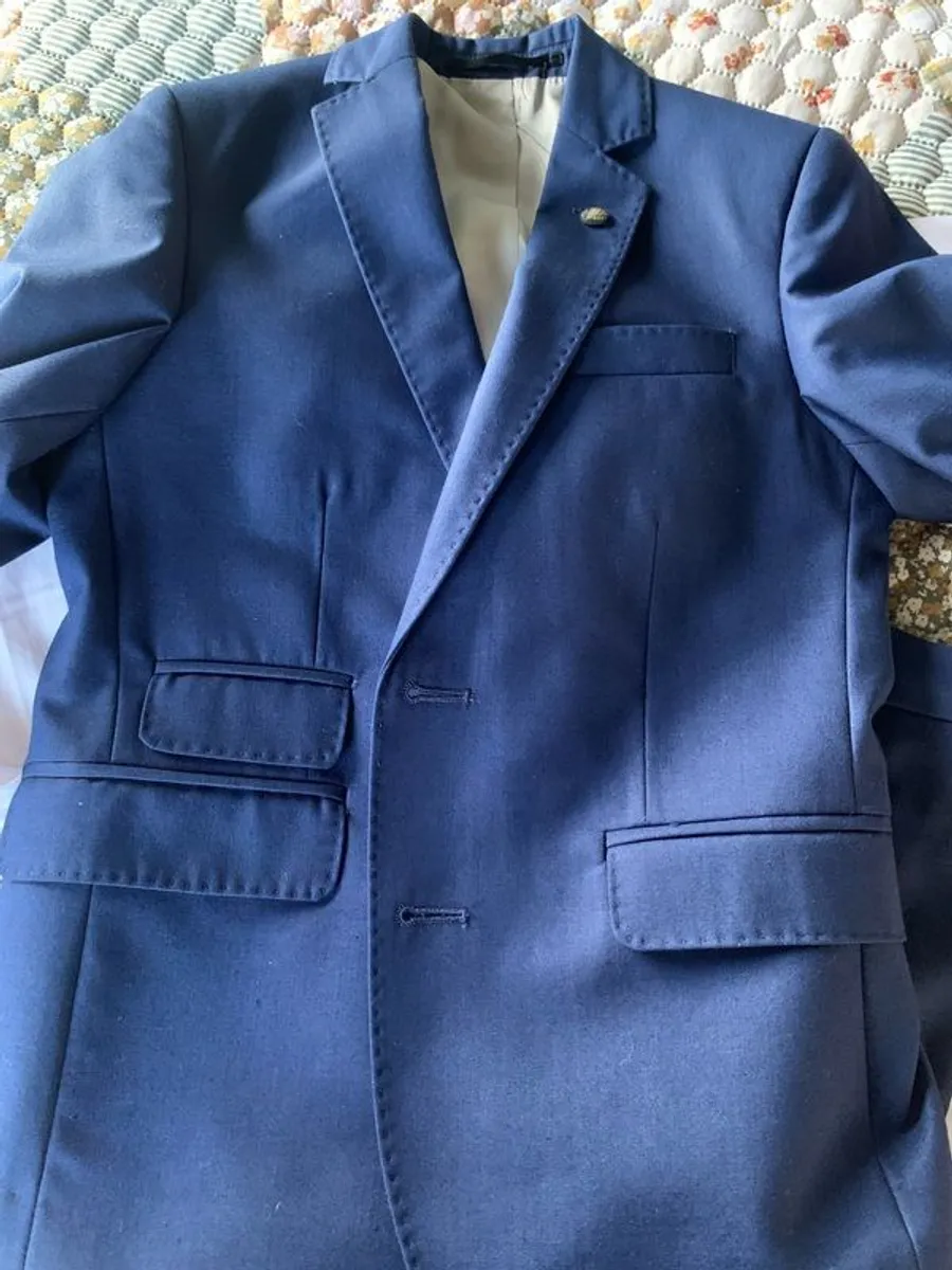 Boys suit - Image 2