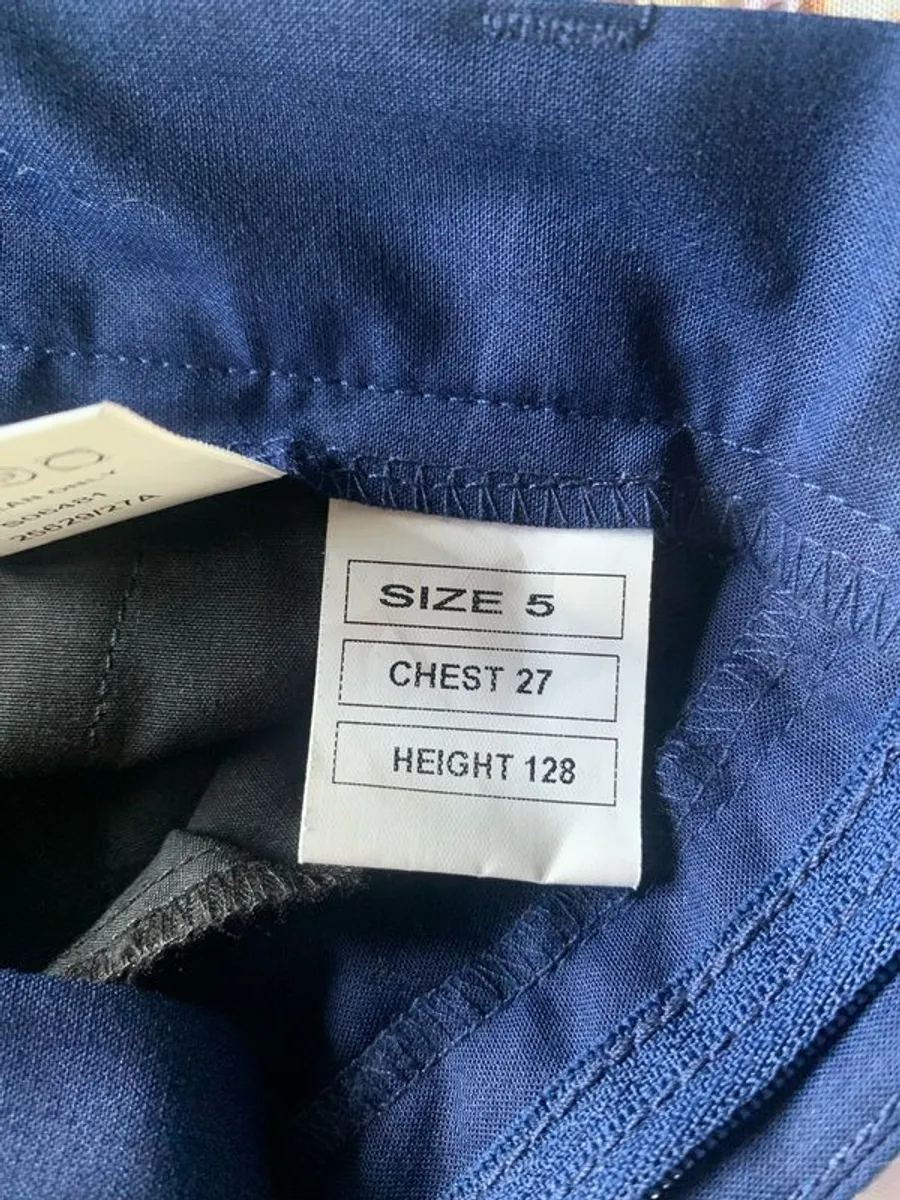 Boys suit - Image 3