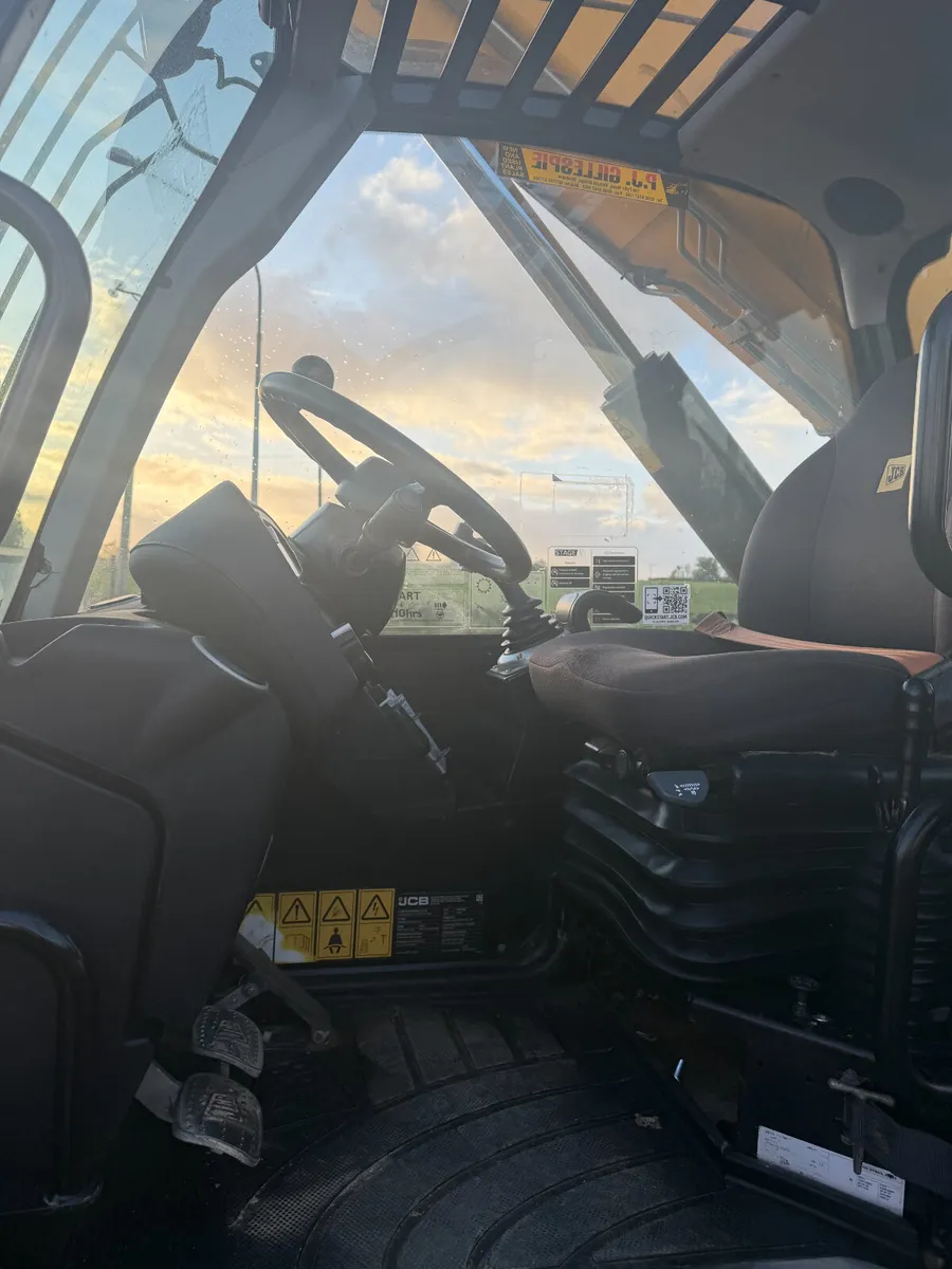 (S.O.L.D.)JCB 540/200 telescopic handler - Image 2