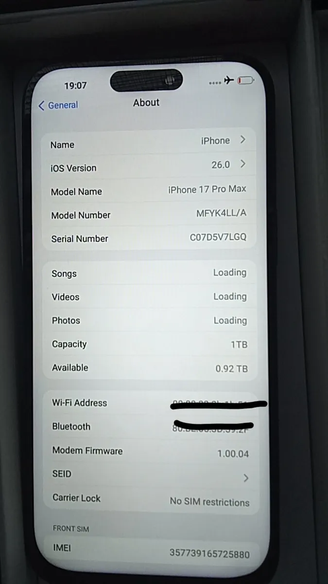 iPhone 17 1tb deep blue mint condition unlocked - Image 4