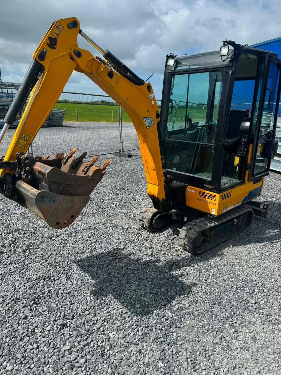 CB 15C-1 1.5 tonne rubber tracked mini excavator - Image 1