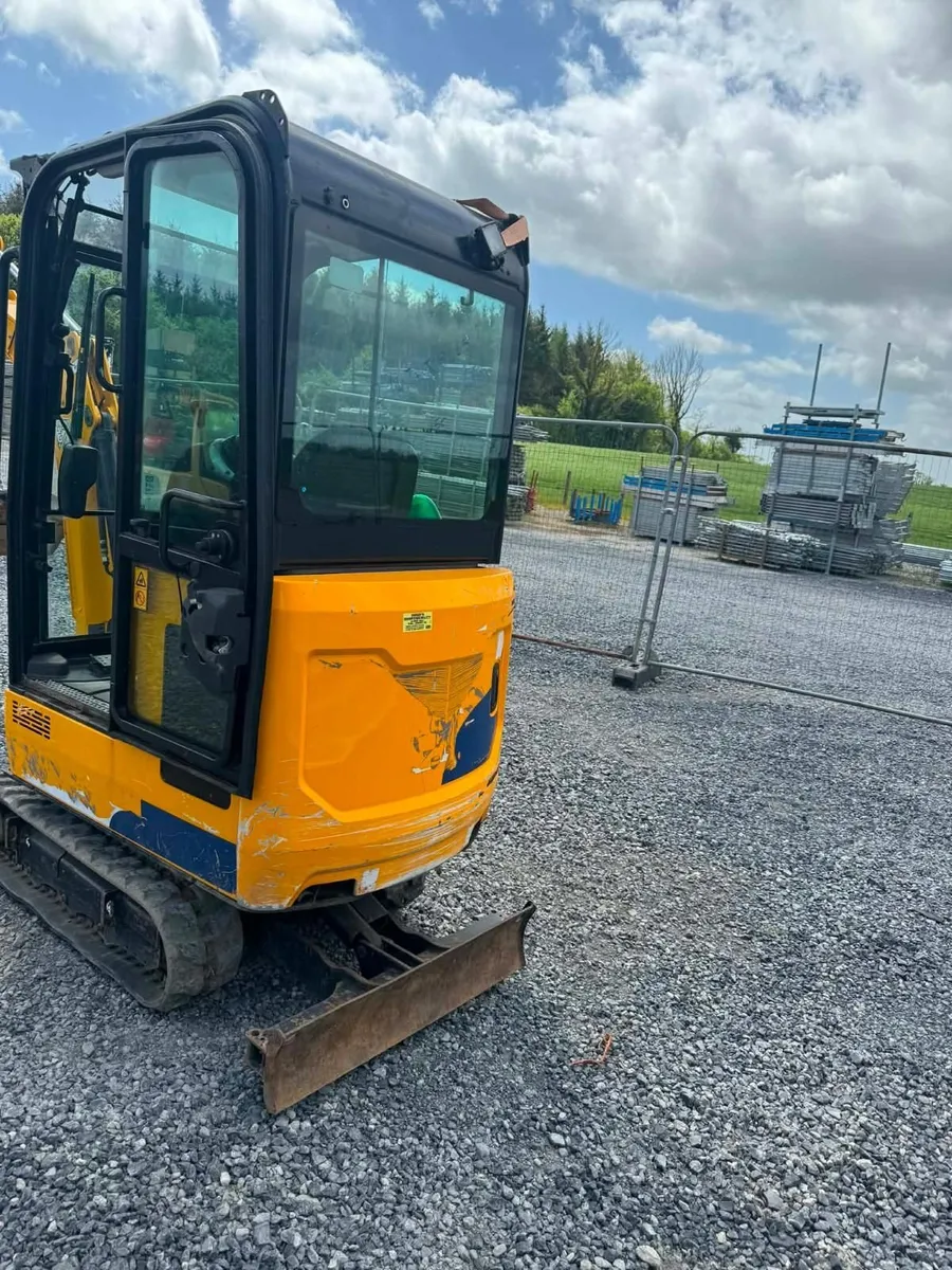 CB 15C-1 1.5 tonne rubber tracked mini excavator - Image 4