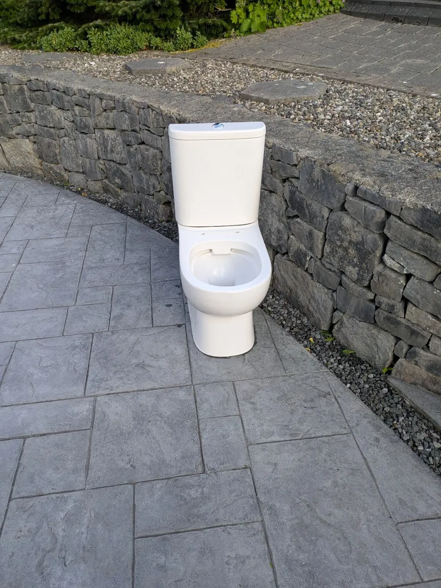 Toilet - Image 4