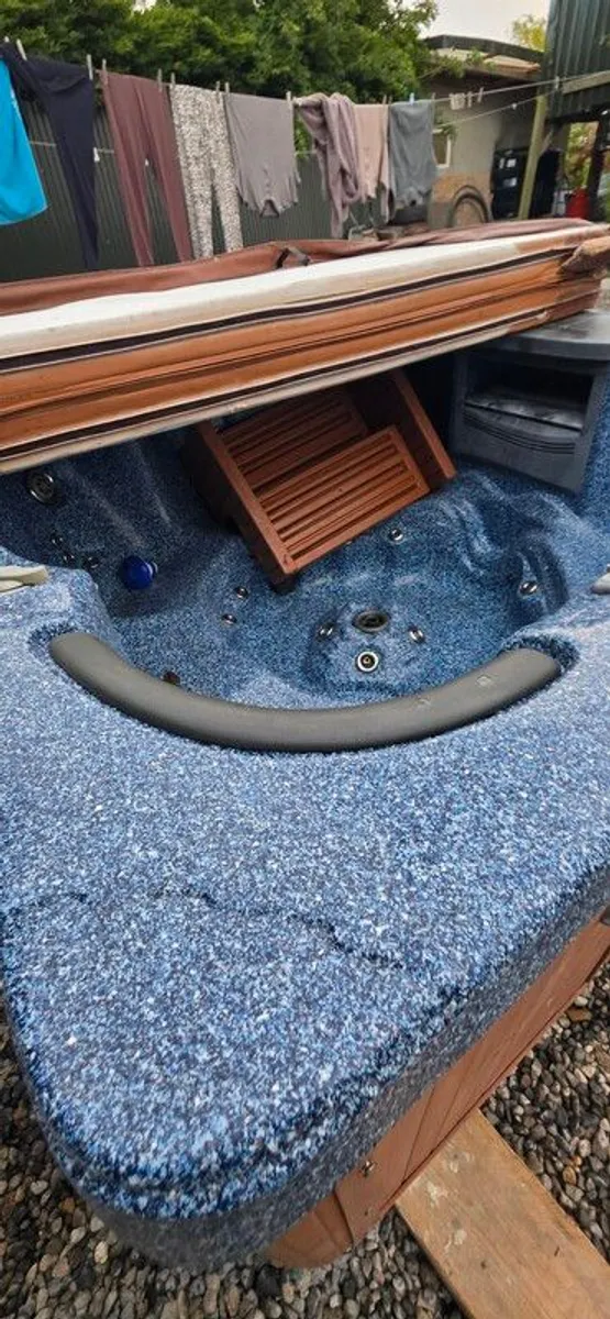 7 seater jacuzzi - Image 2