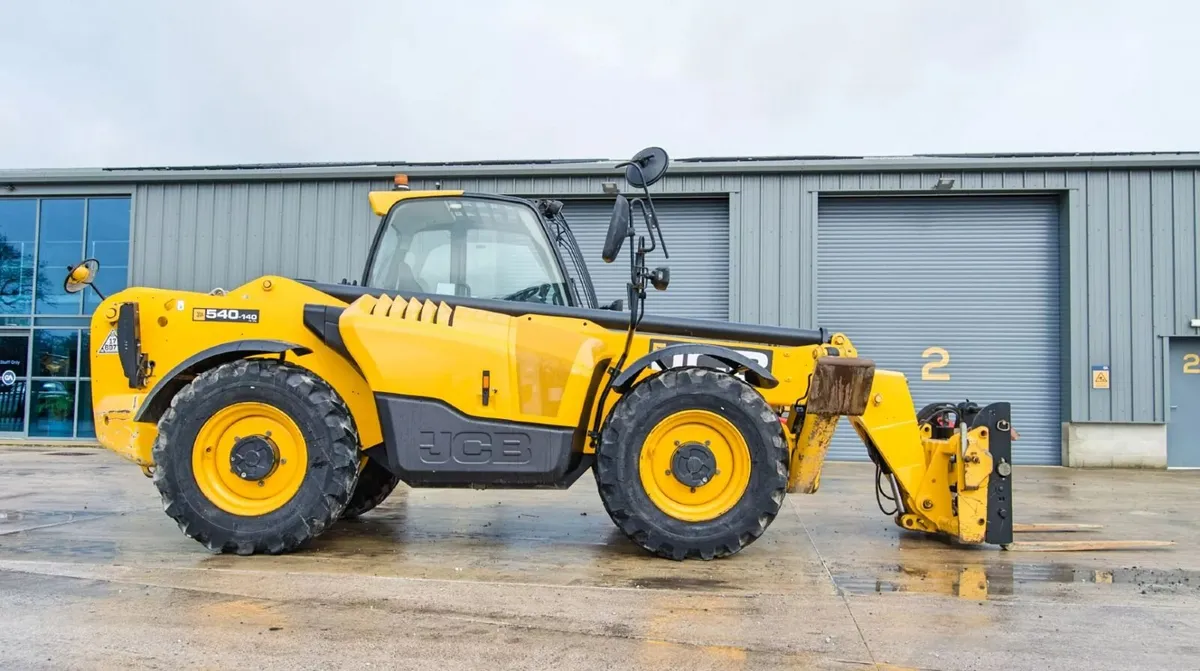 JCB 540-140 Hi-Viz Stage V  telescopic handler - Image 1