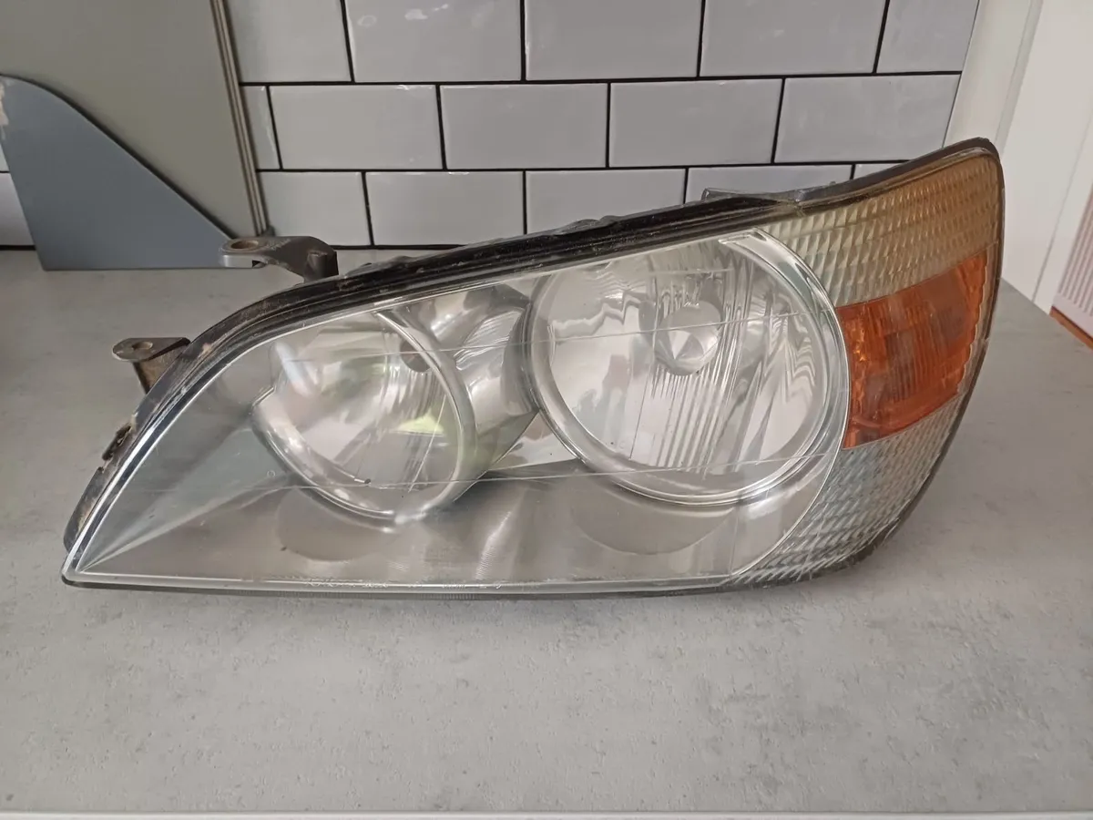 Toyota altezza head lamp passenger side