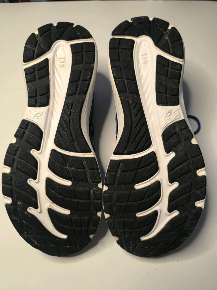 Blue ASICS runners - Image 4
