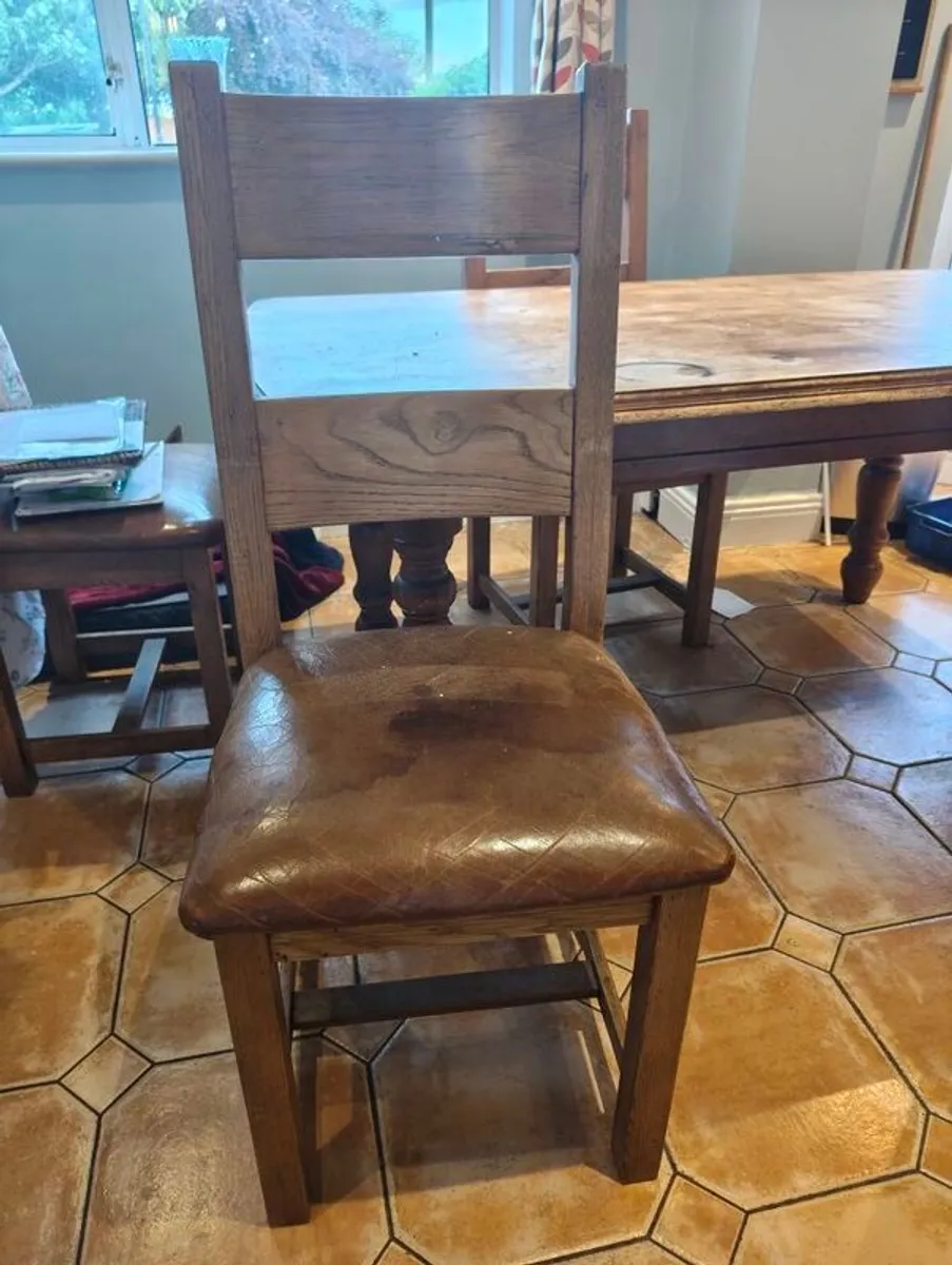Dining table + 4 chairs - Image 1
