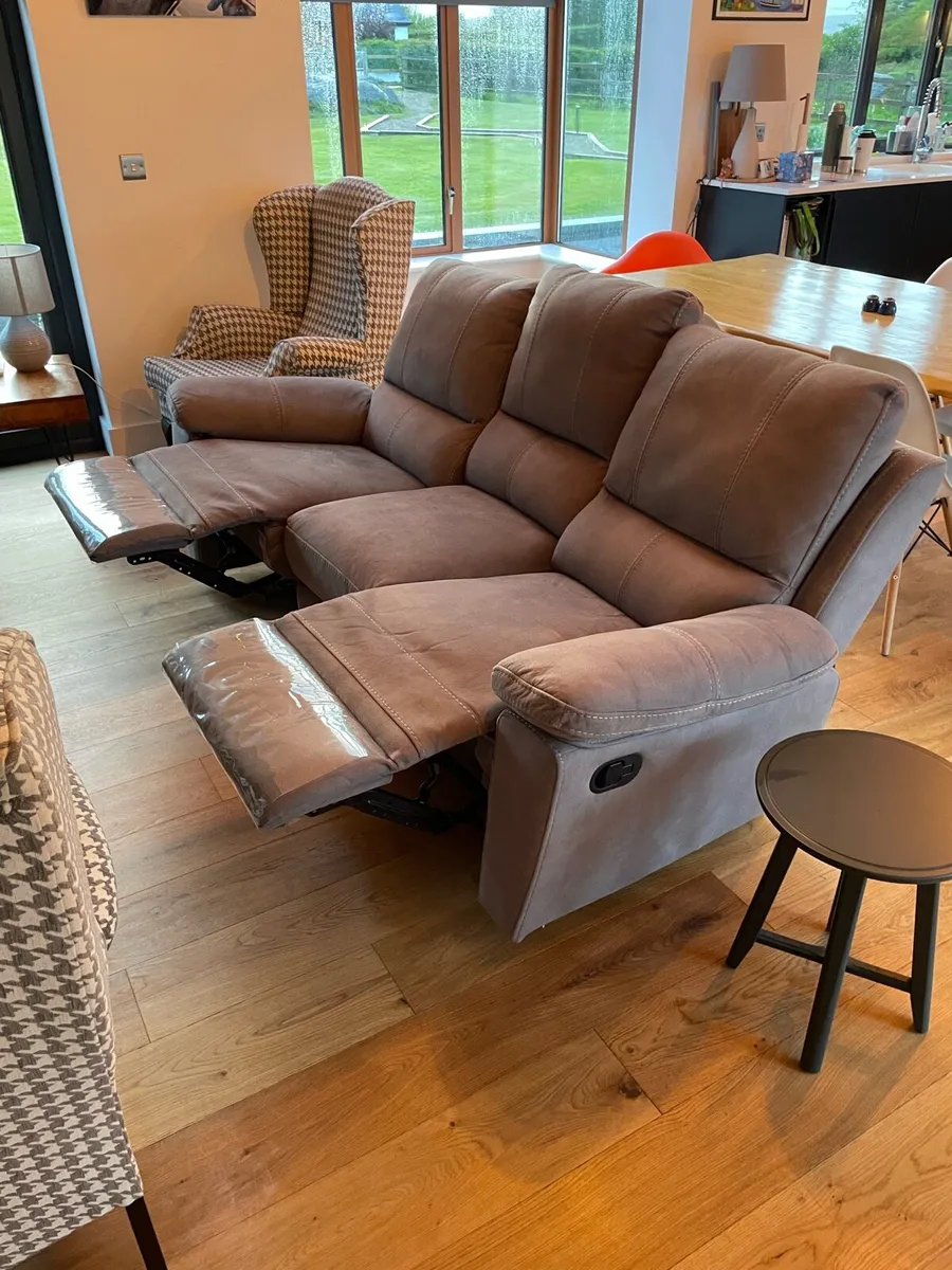 Three seater couch - Image 2