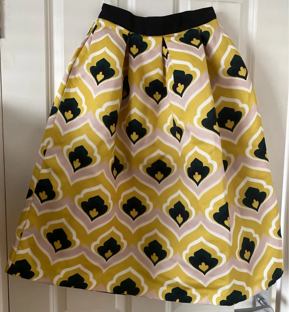 Closet skirt size 8 - Image 1