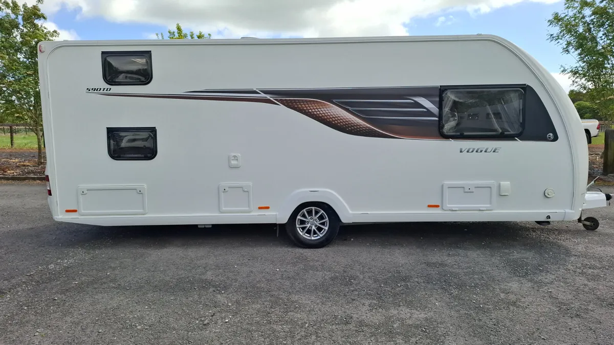 Swift Vogue 6 berth caravan - Image 1