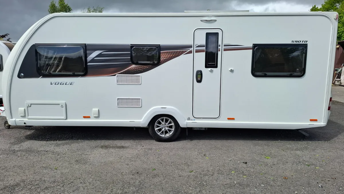 Swift Vogue 6 berth caravan - Image 4