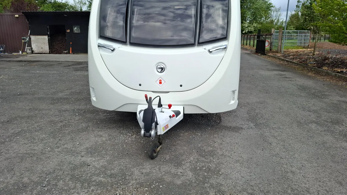 Swift Vogue 6 berth caravan - Image 3