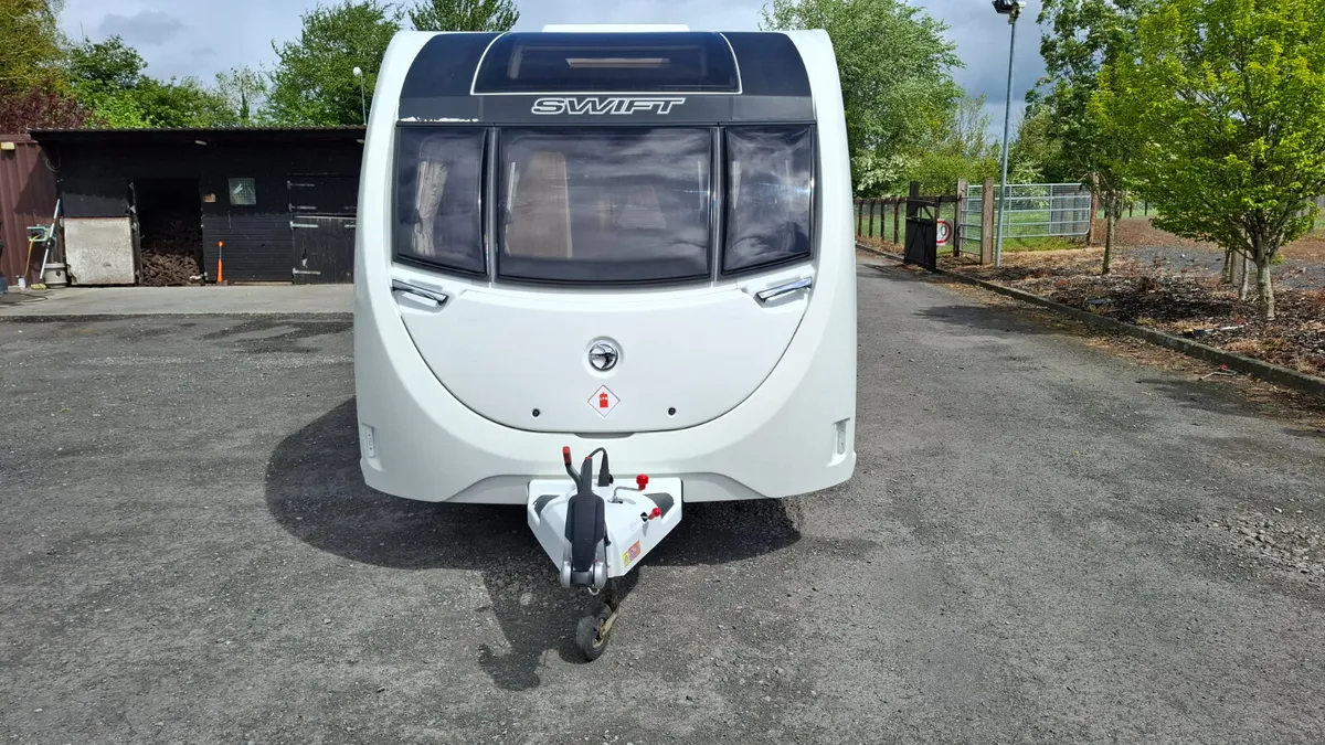Swift Vogue 6 berth caravan - Image 2