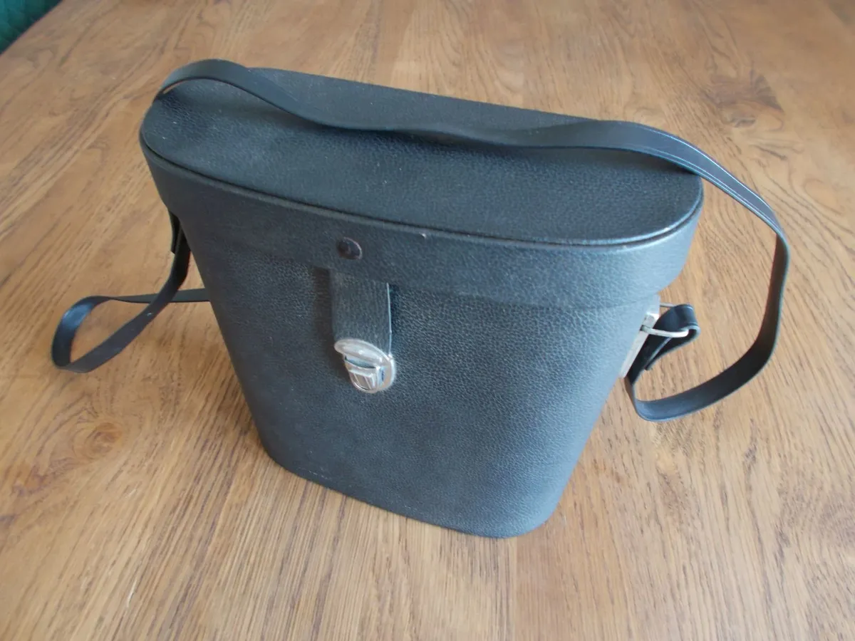 'Hunter' Branded Binoculars - Image 2