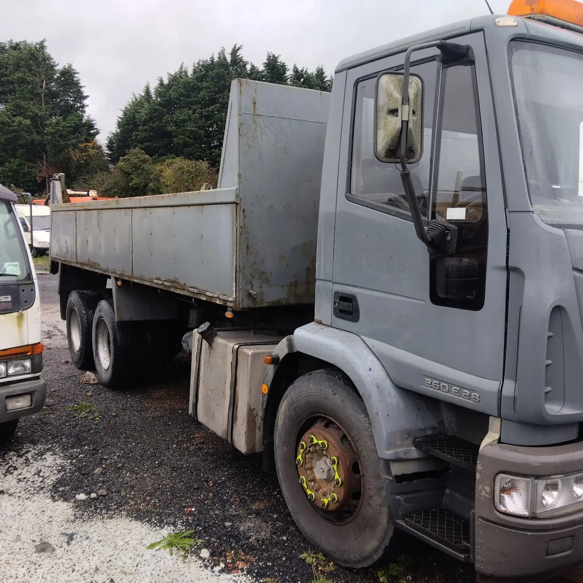 Iveco tipper, manual gearbox 2005 - Image 2