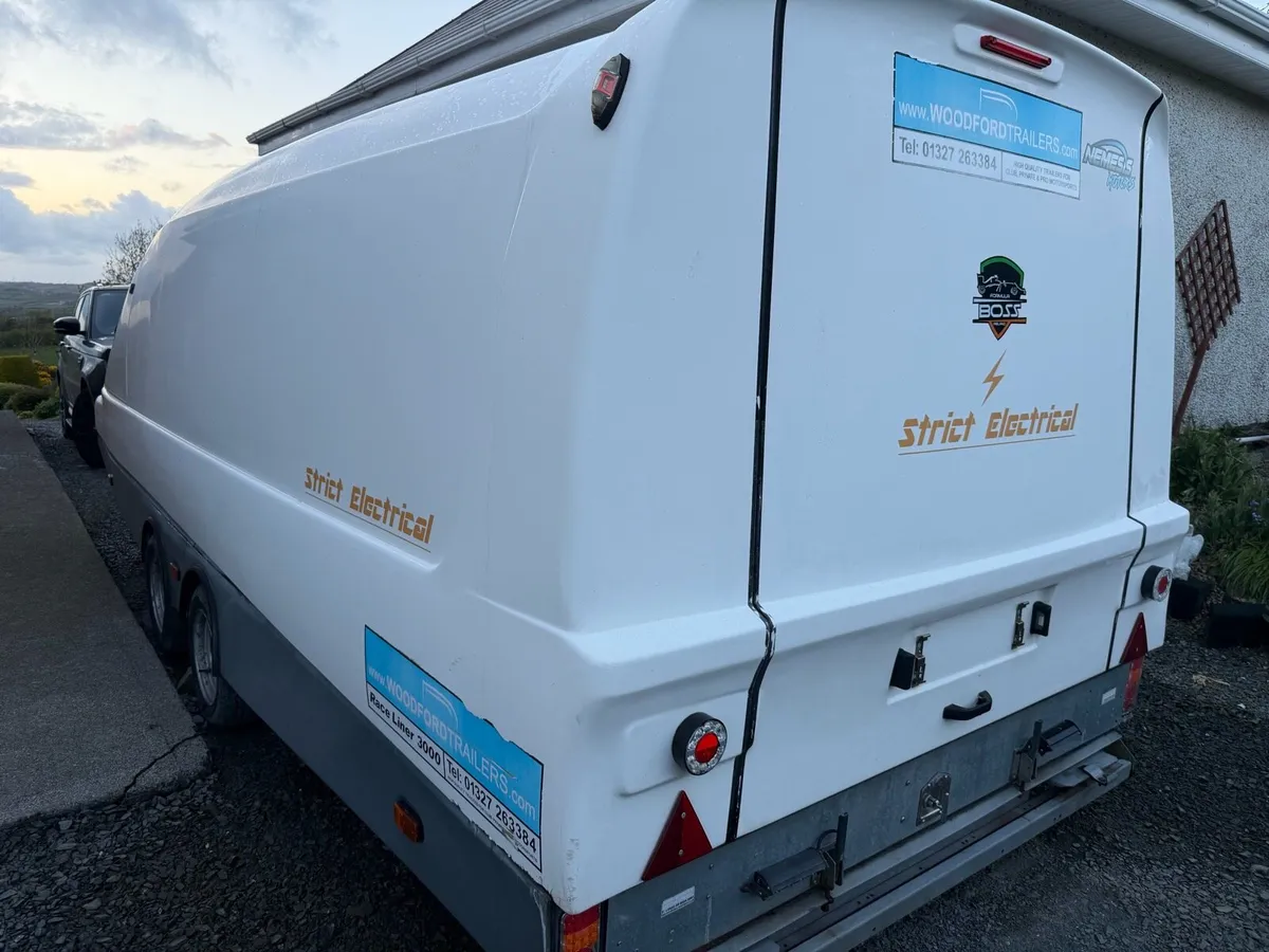 Race Liner 3000 Shuttle - Image 2