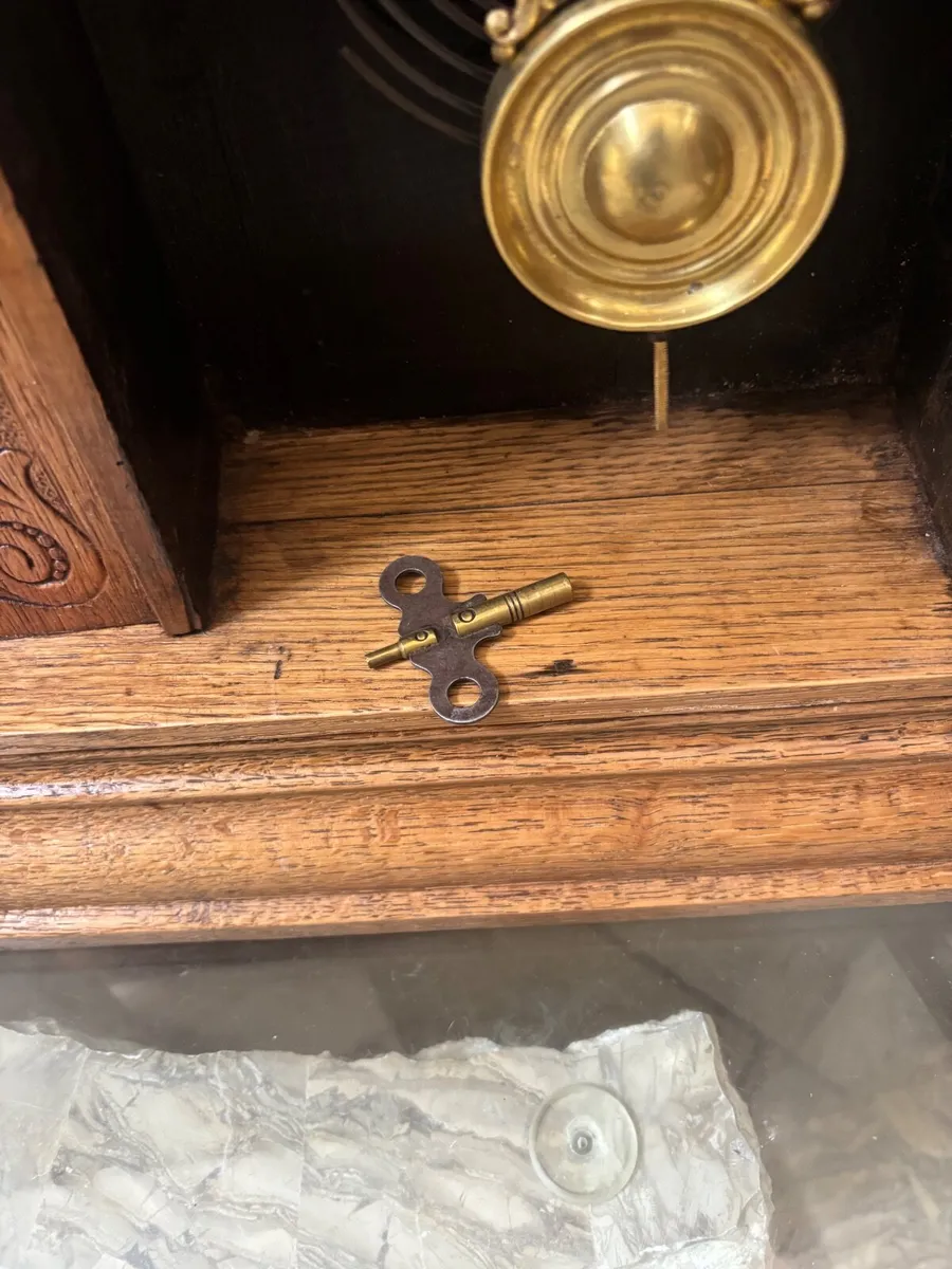 Antique Victorian Mantel Clock (Working, with Key) - Image 4