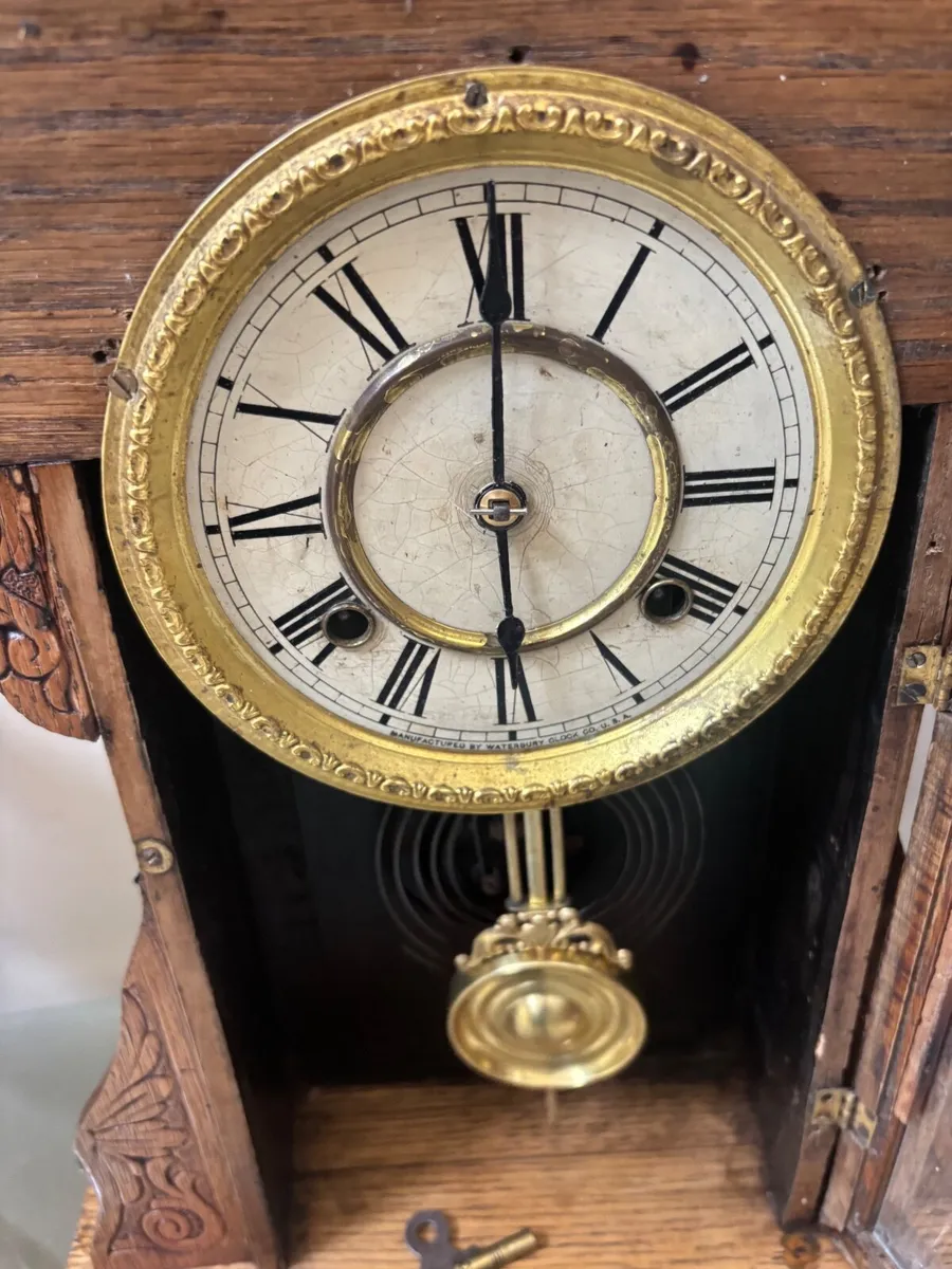 Antique Victorian Mantel Clock (Working, with Key) - Image 3