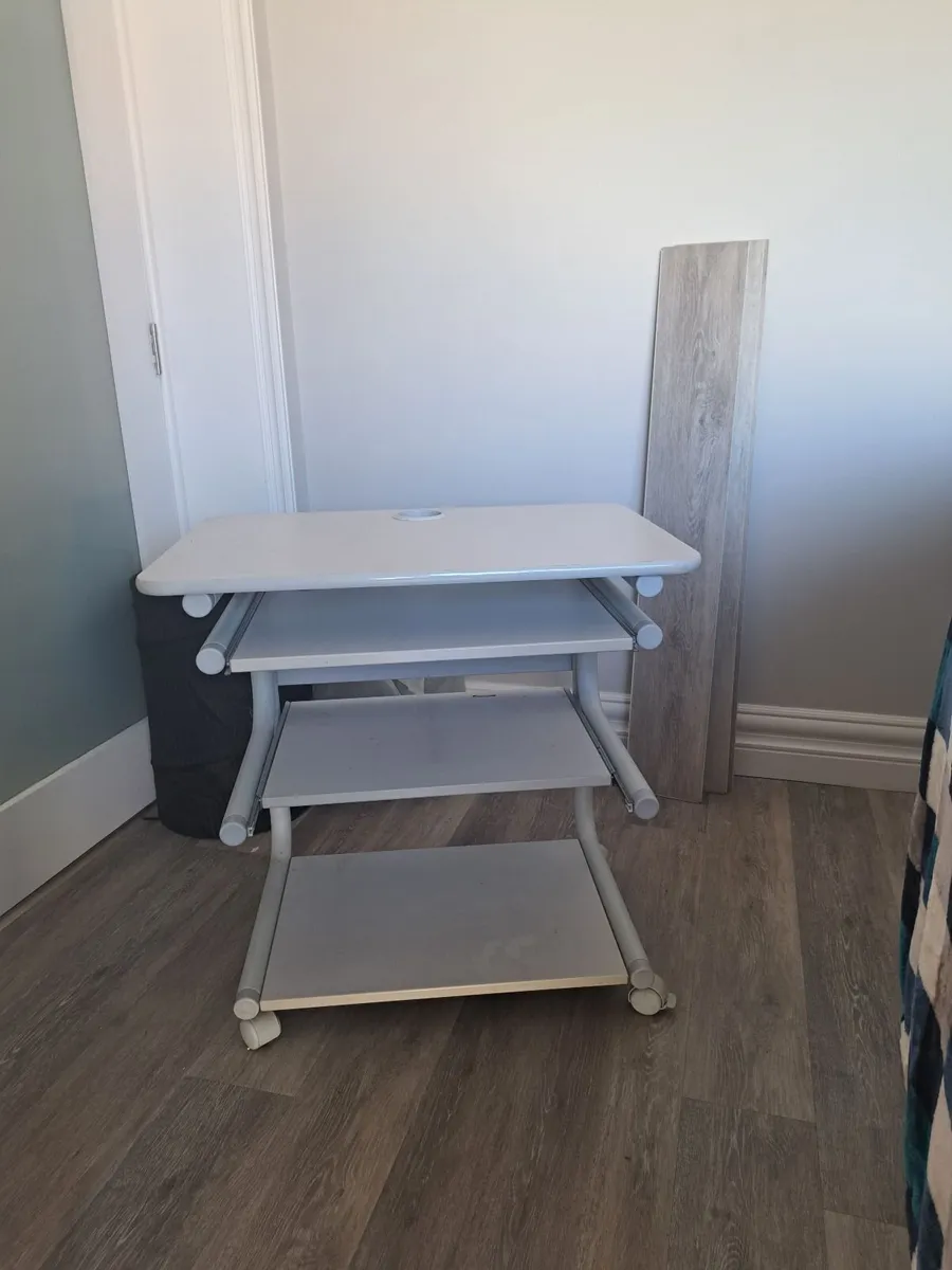 Computer desk - Image 4