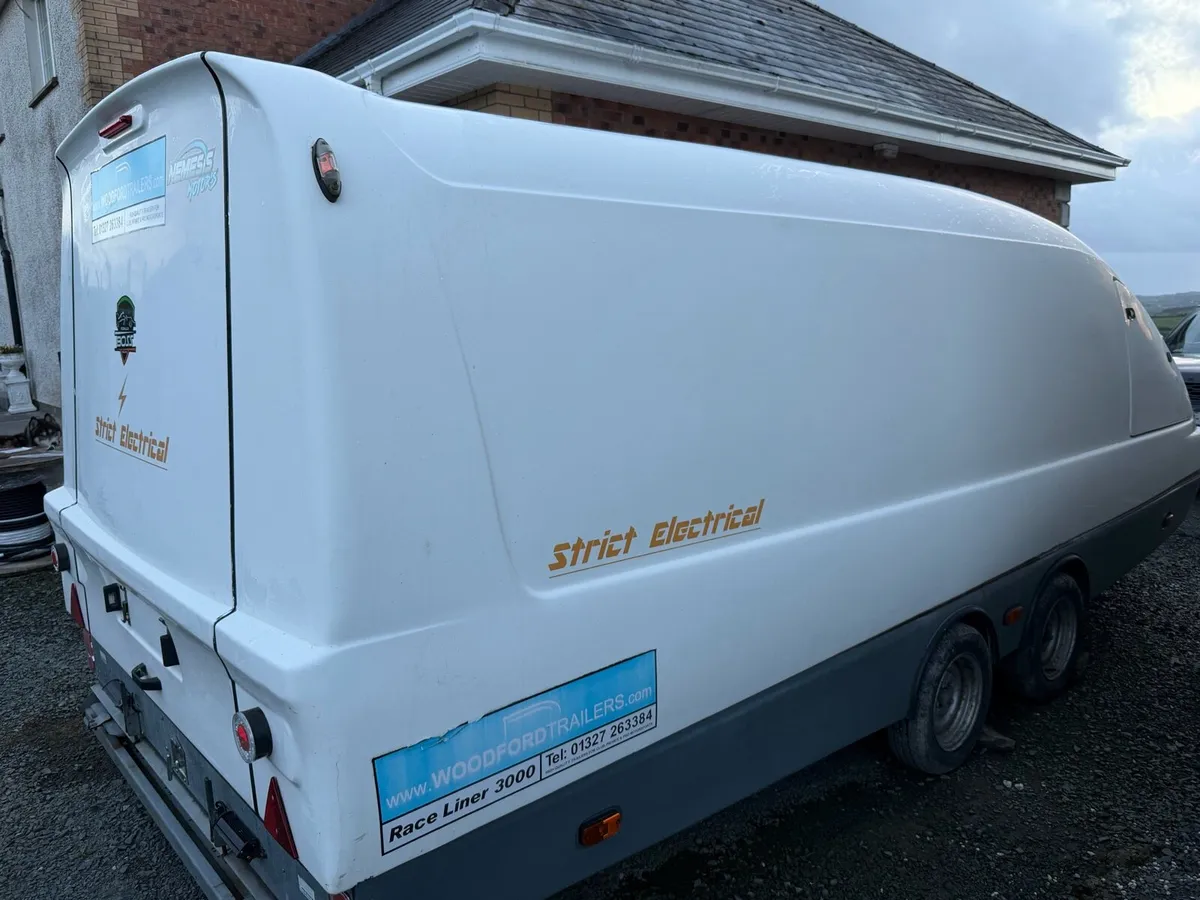 Race Liner 3000 Shuttle - Image 1