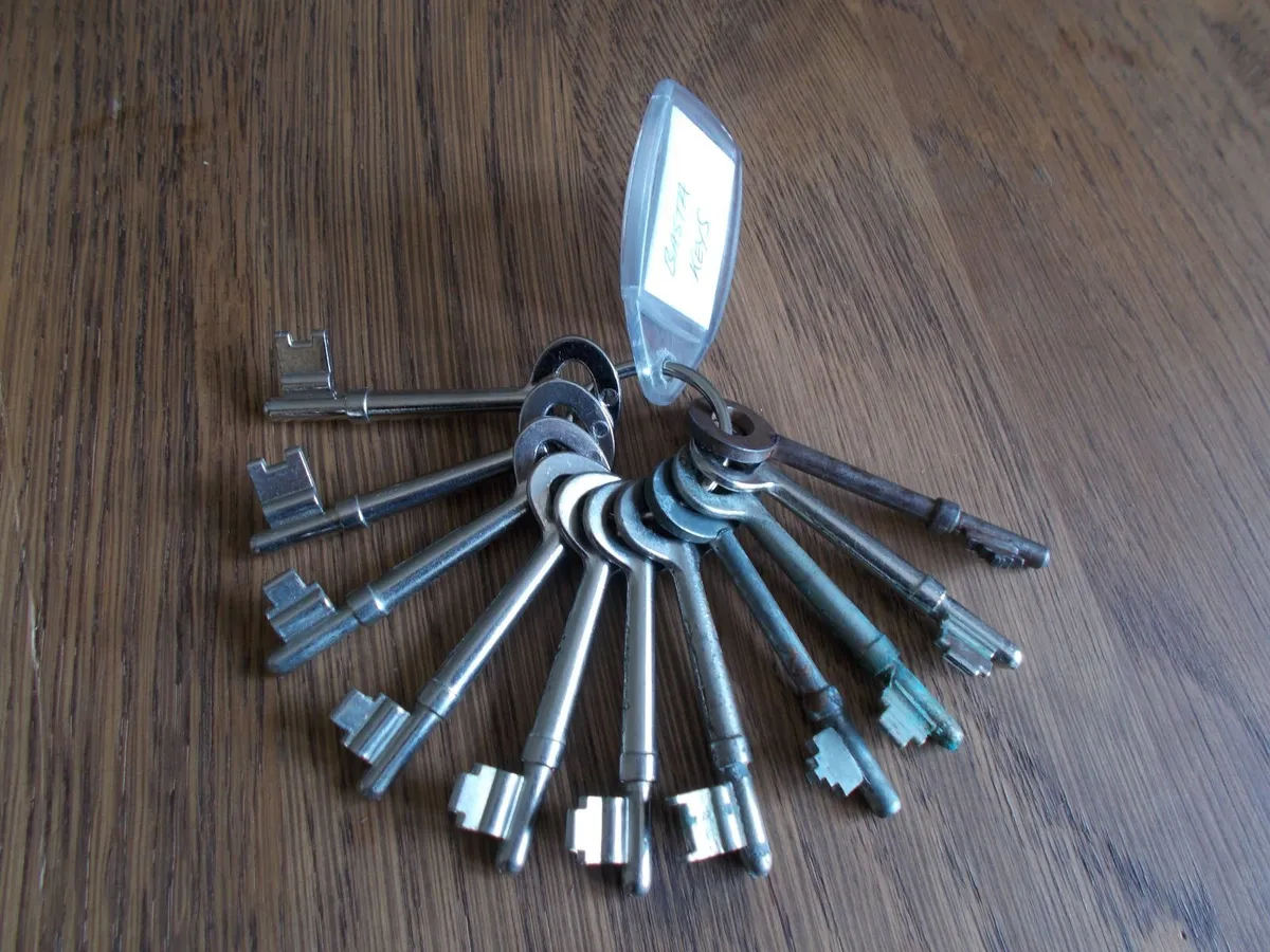 Set of Basta Keys for Doors - Image 1