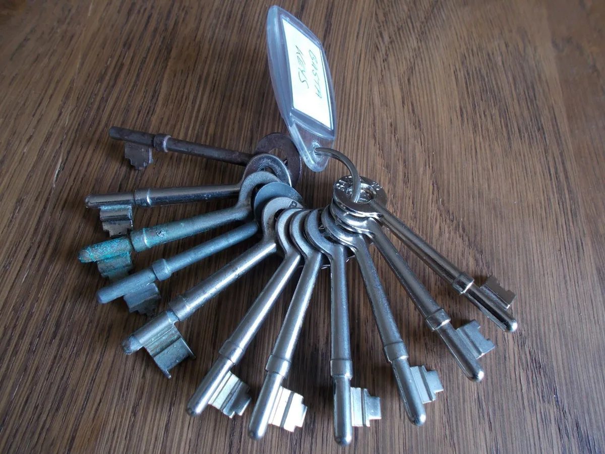 Set of Basta Keys for Doors - Image 2