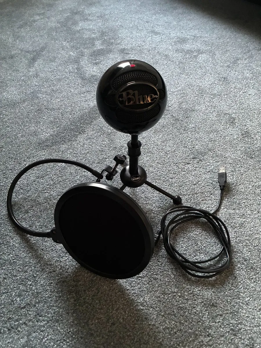 Blue Snowball USB Microphone + Pop Filter